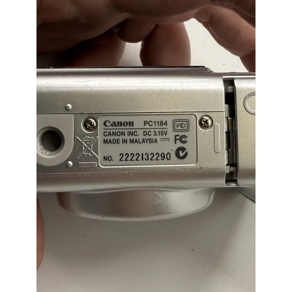 Canon PowerShot A530 5.0MP Compact Digital Camera For Parts or Repair Ships Fast